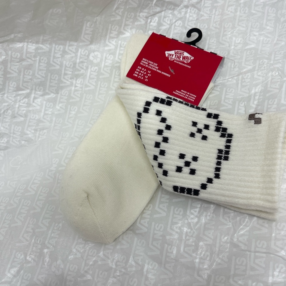 VANS "Off The Wall" socks 
New with the tag authentic Vans socks (1 pair) - Picture 12 of 16